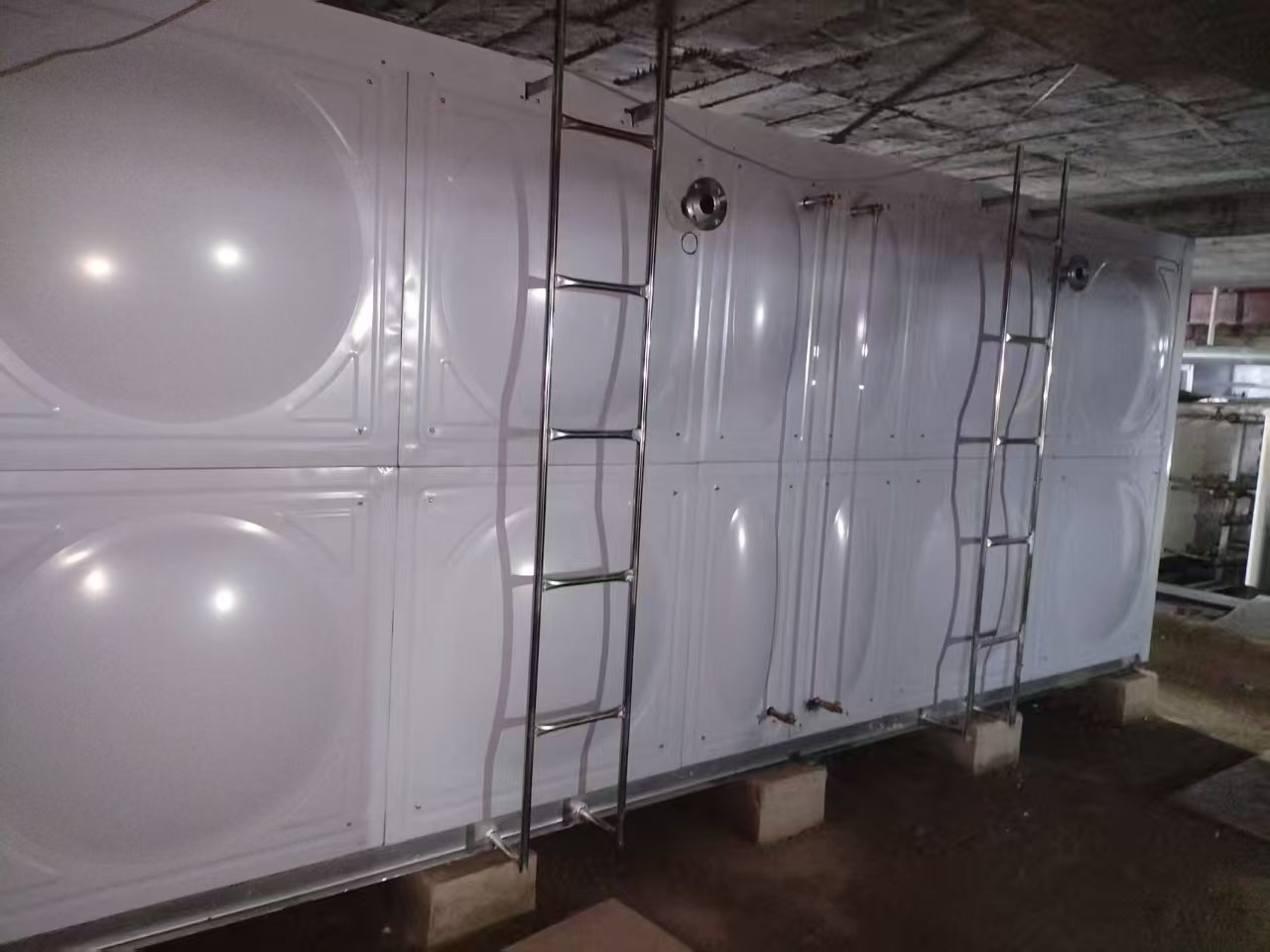 山東煙臺(tái)熱浸鍍鋅保溫水箱